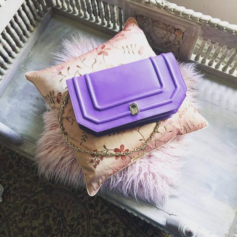 pochette de créateur violet