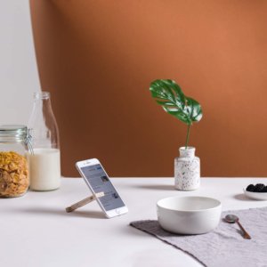 support téléphone portable en bois