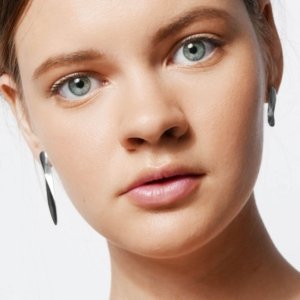 boucles d'oreilles asymétriques tendance