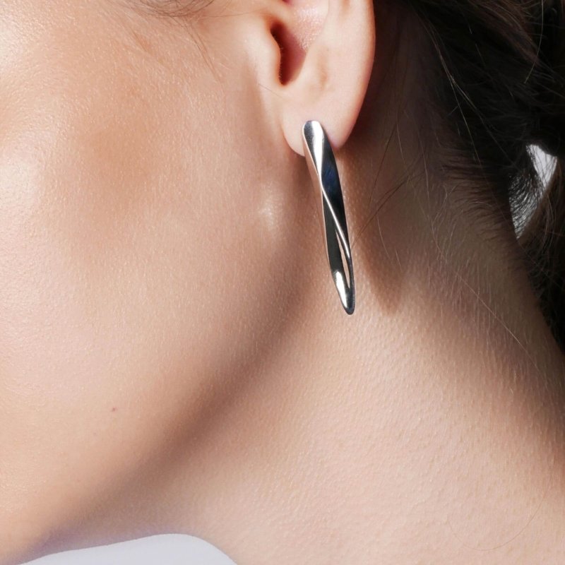 boucles d'oreilles pendantes asymétriques