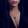 collier or triangle