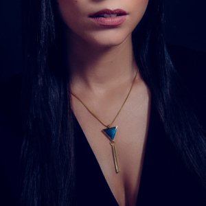 collier or triangle