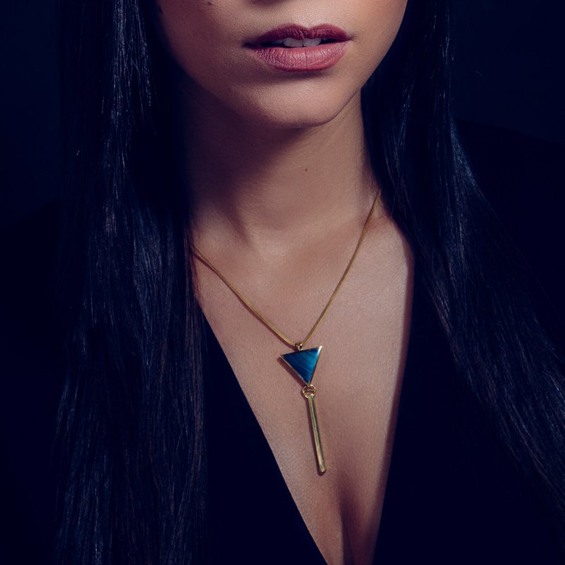 collier or triangle