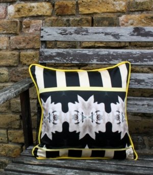 Coussin lapin jaune en soie et velours