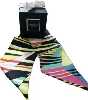 Foulard en twill de soie ABSTRACT
