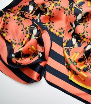 Echarpe en soie Toucan birman Saumon