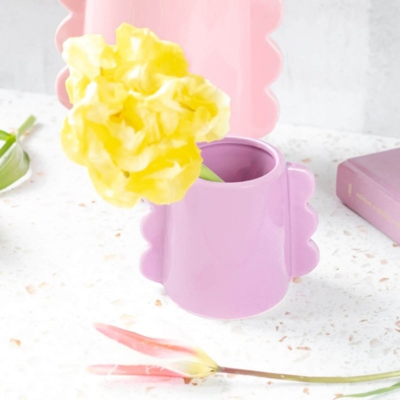 vase design violet pastel